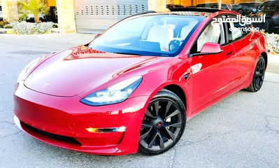  26 تيسلا 2022 model 3 فحص كامل 4 جــيـــد بدون ملاحظات غرفة جلد ابيض لون مميز بحالة الوكالة بسعر لقطة