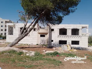 25 فيلا عظم 560م على قطعة أرض 1035متر على شارع البترا للبيع