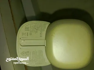  9 عندي ساعة ابل اصلي وسماعات ابل للبيع الساعة شريتها 400 وسماعات 300 شغلات ميه بالميه بدي ابيعهم 350