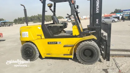  6 Forklift and towing service for rent