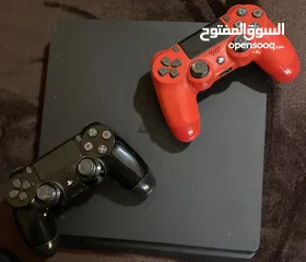  1 بلايستيشن 4 ( 1 تيرا ) مع ايديتين للبيع بسعر مناسب جدا