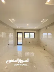 25 شقة طابق اخير مع روف 230 متر وتراس 100 متر على شارعين  طريق المطار خلف المدارس العالمية بسعر مميز