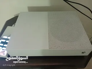  1 Xbox one s اكس بوكس جديد نظيف مستعمل اخو الجديد مع اي تحكم اصليه وحماله هاتف هديه مجانا بسعر حريقه
