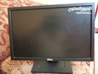  3 شاشة كومبيوتر ماركة ديل، يمكن توصيلها بكمبيوتر المكتب أو اللابتوب. DELL MONITOR 19 INCHES
