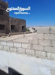  2 ارض ومنزل للبيع في ماركا نمره ثنين عن الشارع والسوق وفي دخله ع الارض من الخلف