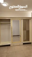 7 غرفة نوم  بحالة الوكالة  استعمال خفيف لا يذكر  خشب  لاتية (18)  تصميم أنيق وعصري