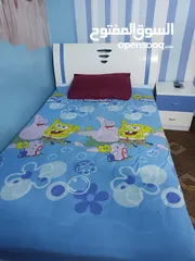  2 غرفة نوم شبابيه للبيع خزانه مع تخت مفرد ونص مع مكتب وكرسي مع مرايه ستاند