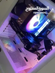  1 كمبيوتر جيمنمج بحالة متازة لونه ابيض