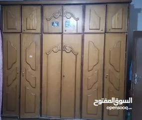  4 غرفه نوم موديل قديم خشب جيد ولا يوجد كسر فيها بحاله جيده