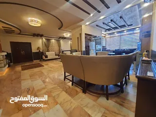 27 شقة ارضية بحي الصحابة مميزة بمساحة 180 داخلي و 40 متر ترس  مغلق بقرميد و شبابيك دبل جلاس