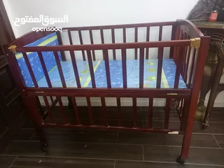  2 تخت بيبي فيه مستويات للفرشه