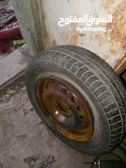  2 جنط مع كوشوك نضيف بس 10دينار