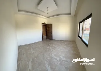  4 فرصة شقة طابق ثالث بسعر مغري