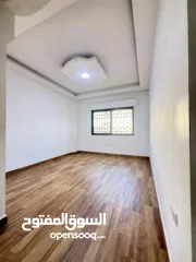  7 شقه مميزة للبيع في الطيرة رام الله طابق شبه ارضي