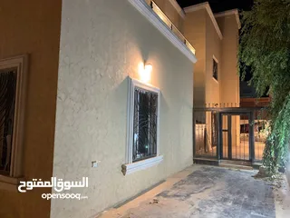  11 فيلا مستقلة في رجم عميش طريق المطار حي الصحابه موقع مميز تشطيبات فخمه جدا