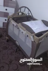  1 تخت بيبي ماركة Graco
