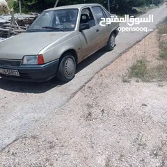  1 اوبل كاديت موديل 90 نظيفه للبيع او للبدل