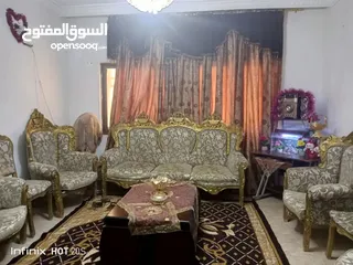  2 طقم لكنب لذهبي ب45 لكنب لخمري 3مقاعد ب10