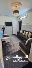  9 شقة مفروشة فاخرة للايجار مساحة 90 غرب شارع الجامعة ب 200م وشمال مسجد علياء التل