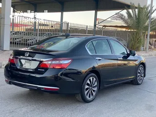  12 Honda Accord Hybrid clean title 2017 (حرة)