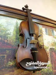  1 كمان ساندنر (Sandner) بحالة ممتازة مع جميع مستلزماته.