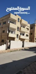  11 عمارة من اربع طوابق العمارة فارغة