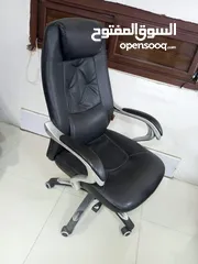  17 اثاث صالون سيدات مستخدم اجنبي بحاله جيده جدا وخزانه كبيره سحاب وابواب خشب