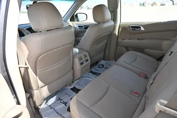  13 Nissan Pathfinder SV 3.5L - 2015 Model