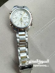  4 ساعتين للبيع ساعه بحالة جيدة
