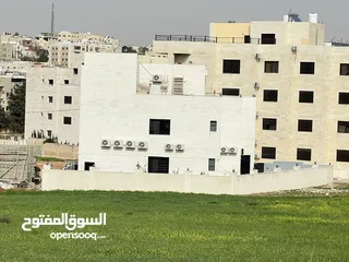  2 فيلا فاخرة مميزة للبيع ضاحية الامير علي موقع مميز وقريب من الخدمات 750 م بناء