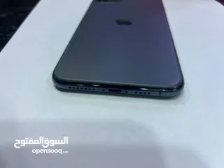  6 ايفون 11 حالة الوكالة ولا نقره  مش مفتوح ولا مغير فيه اي اشي عالفحص الكامل 64 جيجا