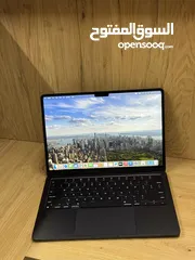  1 MacBook Air 2024, M3-Chip, 8RAM, 256