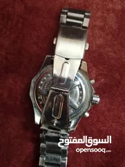  15 ساعة بريتلينغ مصنوعة في سويسرا، حيث تُعتبر سويسرا مركزًا لصناعة الساعات الفاخرة. تستخدم العلامة التج