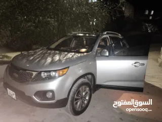  3 كيا سيرنتو4×4ديزل متور2200 فول اضافات فتحه بانوراما هوك مسجل بترخيص
