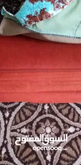  2 طقمين كنب  مع طاولة كبيرة للبيع