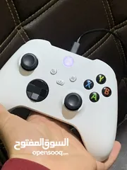  1 اكس بوكس للبيع +شاشه + قير وستيرنج ودعساة جهاز وكاله ولا خدش قابل لل بدل علا دباب الله يبارك لصاحبو