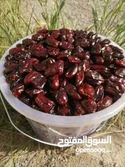  25 تتوفر معي تمور عمانيه بجوده عاليه وعسل وسمن