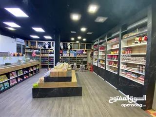  8 محل شارع رئيسي