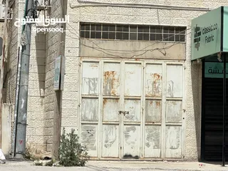  4 محل عظم في منطقة المعاجين على الشارع الرئيسي بالقرب من الصوالحي ماركت على مفترق طرق