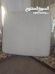  1 فرشة تخت مزدوجة نظيفة