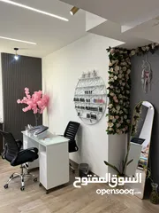  2 فرصة استثمارية! صالون لخدمة الأظافر والقدمين والمكياج والعناية بالبشرة والليزر