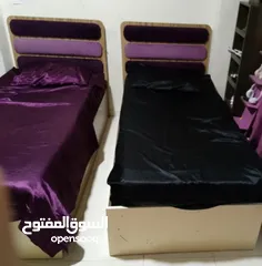  1 ثلاثة تخوت صبايا مستعمل بحالة الجيد للبيع مع برداي ومرآة وفي كورنر وموكيته هدية بحال تم شراء الكل