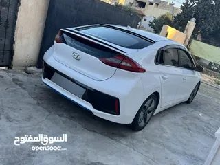  4 هيونداي أيونيك Hybrid