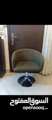  1 كرسي مكتبي متوسط الطول ولحجم بحاله ممتازه