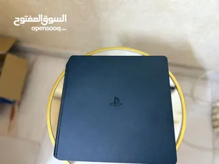  5 Ps4 slim 500gb نظيف جدا بحالة الوكالة مع  قرصين العاب استعمال بسيط gta5 و black ops4