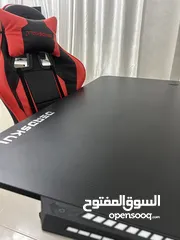  3 طاول بي سي و كرسي