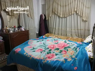  1 شقة للبيع شارع الحصن قرب الخدمات ومجمع الشيخ خليل بسعر مغري قرب المساجد  والسوق   مساحة 260م