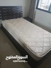  1 سرير للبيع قياس 100x200سم مع فرشه