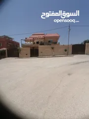  2 منزل للبيع على شارع 100 مطل منطقة جميلة جدا و هاذيه
