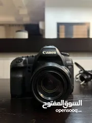  7 كاميرا 5D مستخدمه استخدام خفيف معها عدسه 300mm وعدسه 80-35 اوتوماتيك  وشاحن اصلي وشنطه اصليه